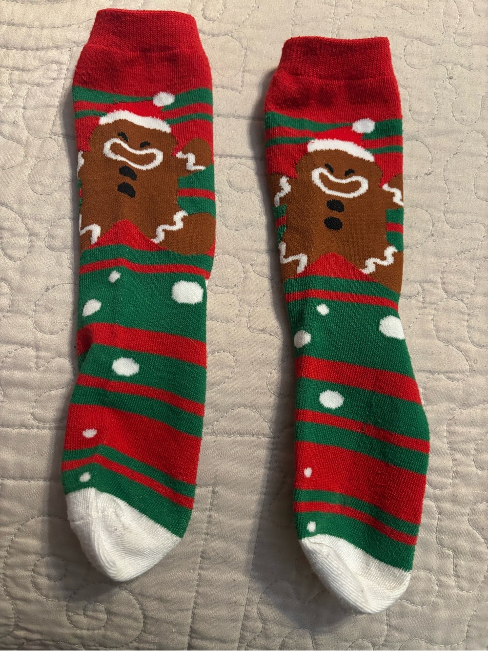 Source Unknown Red & Green Gingerbread Crew Socks